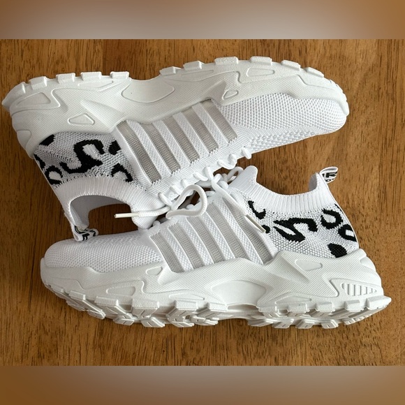 TEMU Shoes - Picture 3 of 5